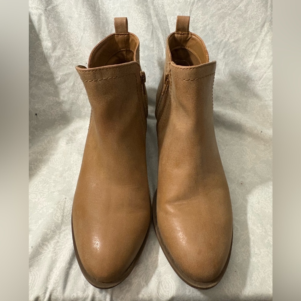 G by Guess ankle boots, tan, size 6 1/2